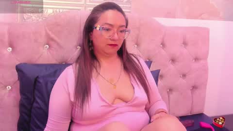 Leyla smithh online show from 09/25/25, 12:31