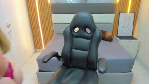   online show from 09/30/25, 12:54