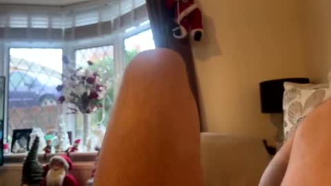 Snapshot of leyton66 chatting on 12/17/25, 11:27 leyton66 online show from 12/17/25, 11:27