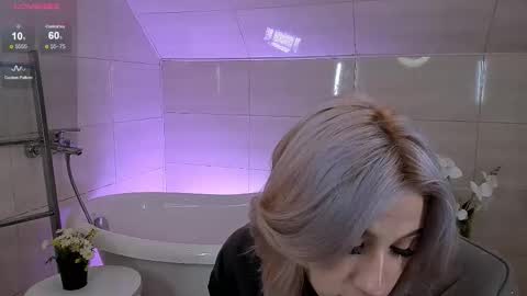 Snapshot of lezy_liza chatting on 09/26/25, 03:54 Lisa online show from 09/26/25, 03:54