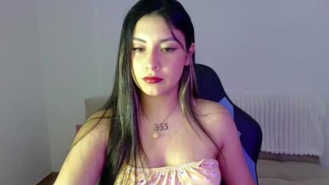 Snapshot of lia_14_ chatting on 05/05/26, 11:35 Lia online show from 05/05/26, 11:35