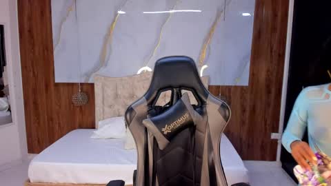 lia_16_ online show from 05/26/26, 11:06