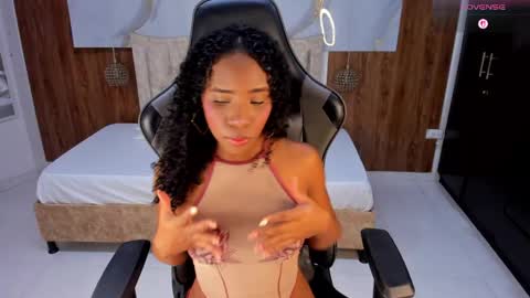 lia_16_ online show from 06/04/26, 11:16