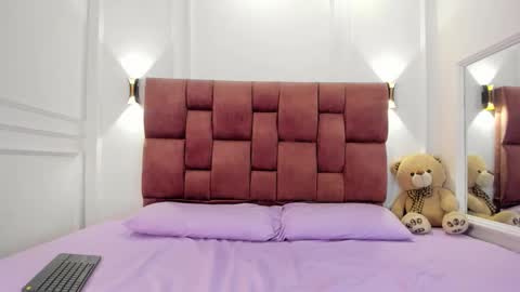 Lia online show from 01/04/25, 04:33