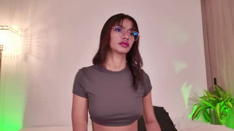 Snapshot of lia_girl2 chatting on 05/02/26, 04:50 Lia online show from 05/02/26, 04:50