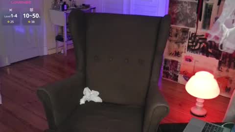 lia_grl online show from 11/16/25, 02:50