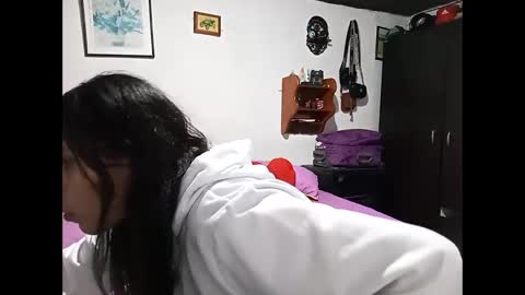 Lia online show from 02/15/25, 12:04