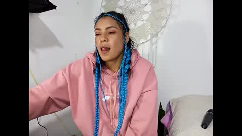 Lia online show from 09/28/25, 11:32