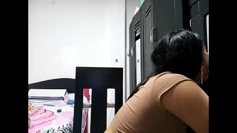 Lia online show from 12/17/25, 07:09