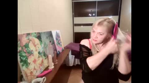 lia independent model online show from 12/10/24, 05:00