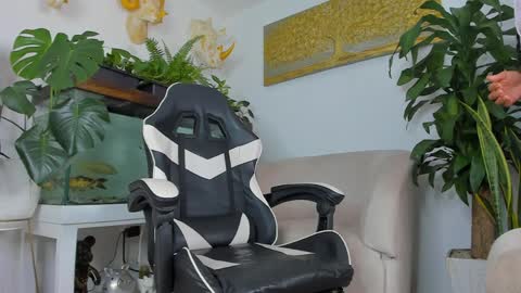 lia_lovelly online show from 04/05/26, 08:50