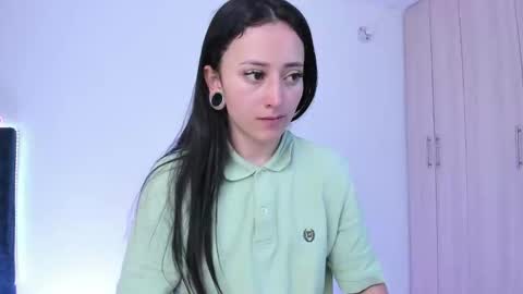 Little Queen Lia  online show from 01/12/25, 11:58