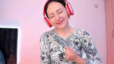 Little Queen Lia  online show from 01/18/25, 11:55