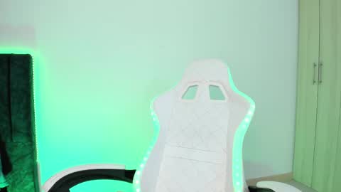 Little Queen Lia  online show from 02/01/25, 01:34