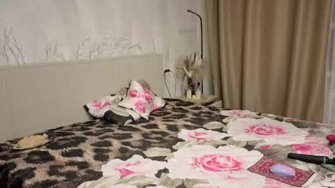 lia_reyn online show from 02/15/26, 02:19