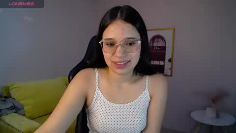 Snapshot of lia_rose_ch chatting on 06/24/26, 12:26 lia_rose_ch online show from 06/24/26, 12:26