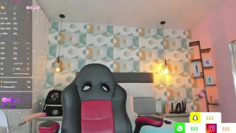 Snapshot of lia_roux1 chatting on 02/13/25, 05:48 Camila online show from 02/13/25, 05:48