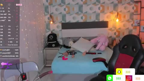 Snapshot of lia_roux1 chatting on 02/24/25, 05:54 Camila online show from 02/24/25, 05:54
