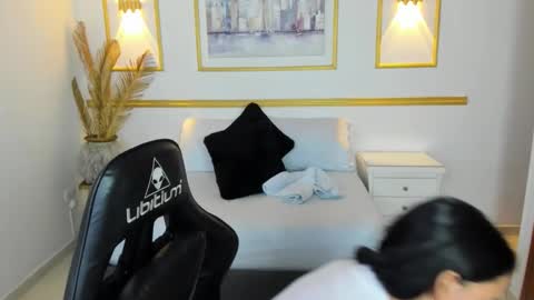 Lia  online show from 12/23/25, 02:09