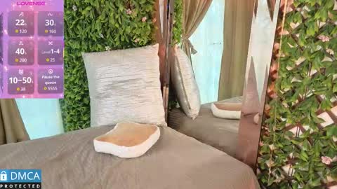 lia summer1 online show from 10/13/25, 07:03