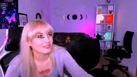 Lia online show from 09/23/25, 07:39