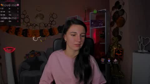 Lia online show from 10/24/25, 12:34