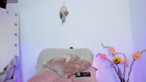 Lia online show from 02/25/25, 12:14