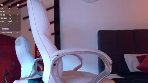 Snapshot of lia_tinez chatting on 07/06/26, 10:01 Lia online show from 07/06/26, 10:01