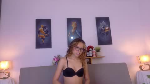 Snapshot of lia_valmont_18 chatting on 05/27/26, 07:22 Juliana online show from 05/27/26, 07:22