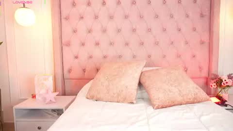 Snapshot of lia_velez_ chatting on 06/25/26, 11:37 LIA online show from 06/25/26, 11:37