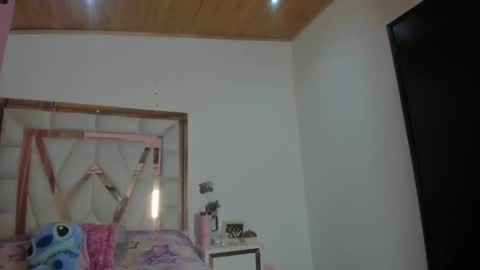 LIA VELOURT online show from 05/28/26, 06:54