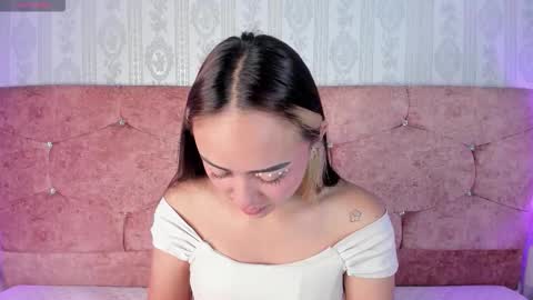 Snapshot of liaa_18 chatting on 09/25/25, 03:54 Liaa online show from 09/25/25, 03:54