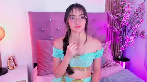 Snapshot of liaa_queen chatting on 05/15/26, 06:48 liaa_queen online show from 05/15/26, 06:48