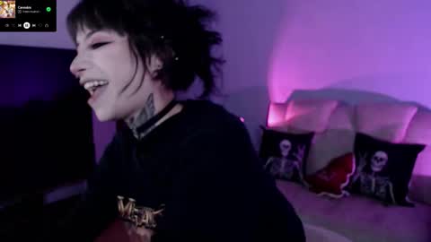 Liaa  online show from 11/28/25, 02:14