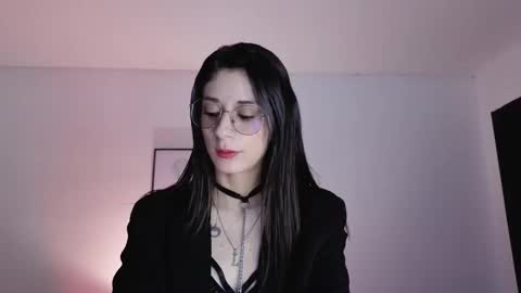 Lia  online show from 11/06/25, 02:18