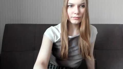 Snapshot of liabanny chatting on 04/30/26, 01:06 Julia online show from 04/30/26, 01:06