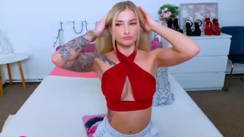 Lia online show from 04/14/26, 10:43