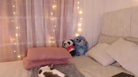 Snapshot of liabunny_ chatting on 05/17/26, 12:41 Lia 3 online show from 05/17/26, 12:41