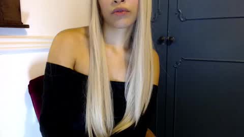 Lia Divina online show from 02/04/26, 11:42
