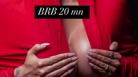 Snapshot of liah_v chatting on 01/18/25, 11:22 Liah online show from 01/18/25, 11:22