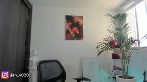 Snapshot of liah_v chatting on 01/22/25, 04:44 Liah online show from 01/22/25, 04:44