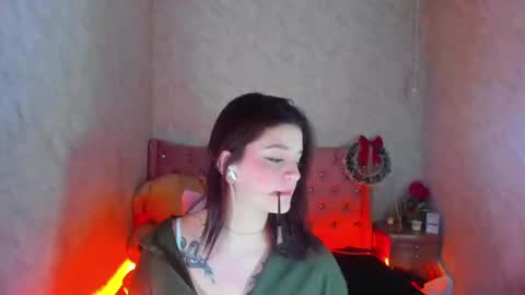 Snapshot of liaharrys chatting on 12/29/24, 01:13  Lia  online show from 12/29/24, 01:13