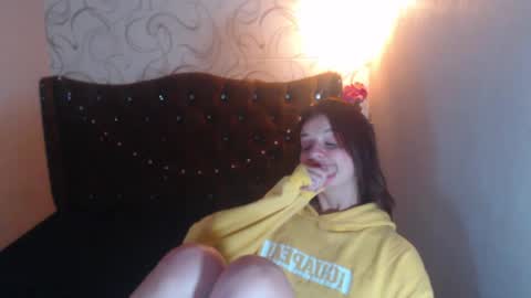 Snapshot of liaharrys chatting on 03/05/25, 06:44  Lia  online show from 03/05/25, 06:44
