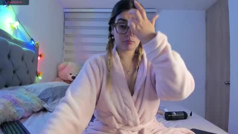 Snapshot of liahkimi chatting on 02/19/25, 06:11 Lia  online show from 02/19/25, 06:11