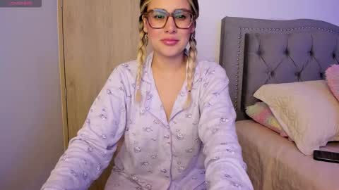 Snapshot of liahkimi chatting on 09/25/25, 12:03 Lia  online show from 09/25/25, 12:03