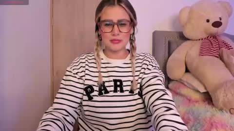 Snapshot of liahkimi chatting on 10/05/25, 01:48 Lia  online show from 10/05/25, 01:48