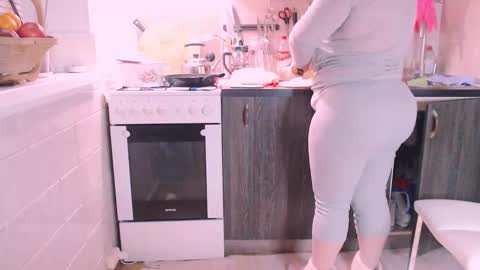 miss Lia  colection for travel online show from 12/13/24, 06:05