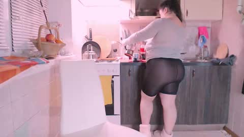 miss Lia  colection for travel online show from 12/15/24, 11:42