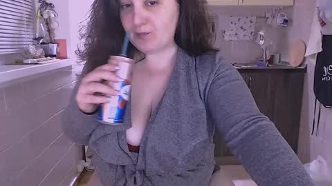 miss Lia  colection for travel online show from 10/10/25, 11:59