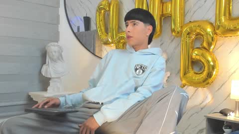 Liam online show from 02/05/25, 05:52